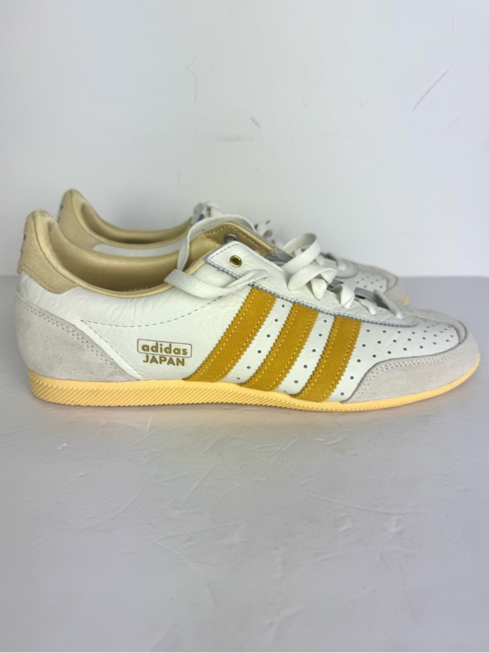 Adidas Originals Japan Women’s Sneaker in Cream and Yellow Size 9 NEW - Picture 2 of 16